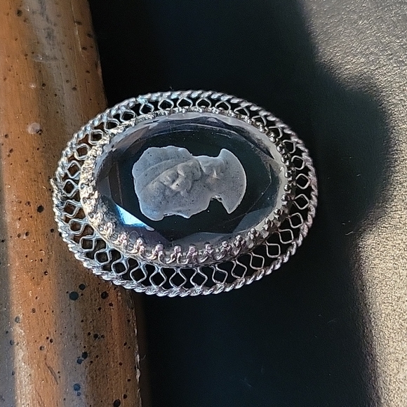 Vintage Cameo Etched Glass Pendant - Picture 4 of 9